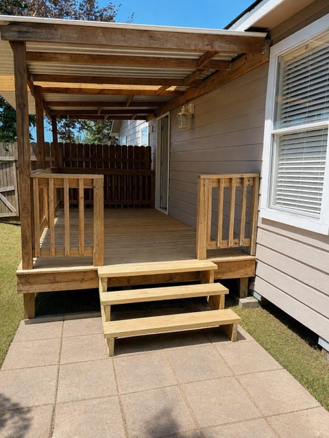 Tiny photo for 705 Collins Street, Dayton, TX 77535 (MLS # 43899661)