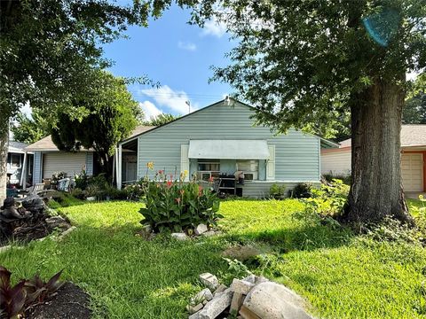 Photo of 5221 Browncroft Street, Houston, TX 77021 (MLS # 43090639)