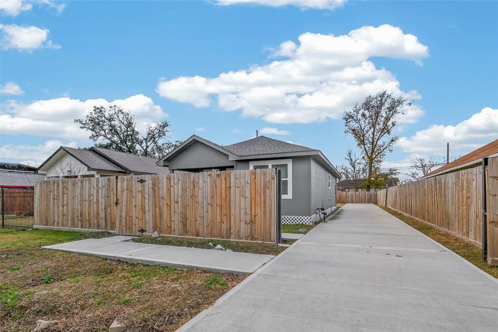 Photo of 4309 Beggs Street, Houston, TX 77009 (MLS # 30867037)