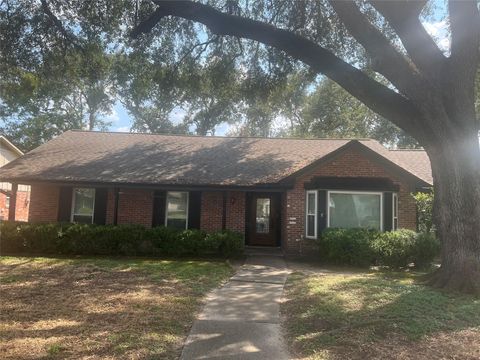 Photo of 7819 Skyline Drive, Houston, TX 77063 (MLS # 92872438)