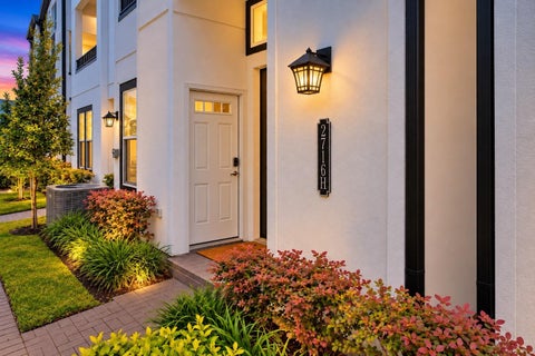Photo of 2716 Grand Fountains Drive #H, Houston, TX 77054 (MLS # 10833540)