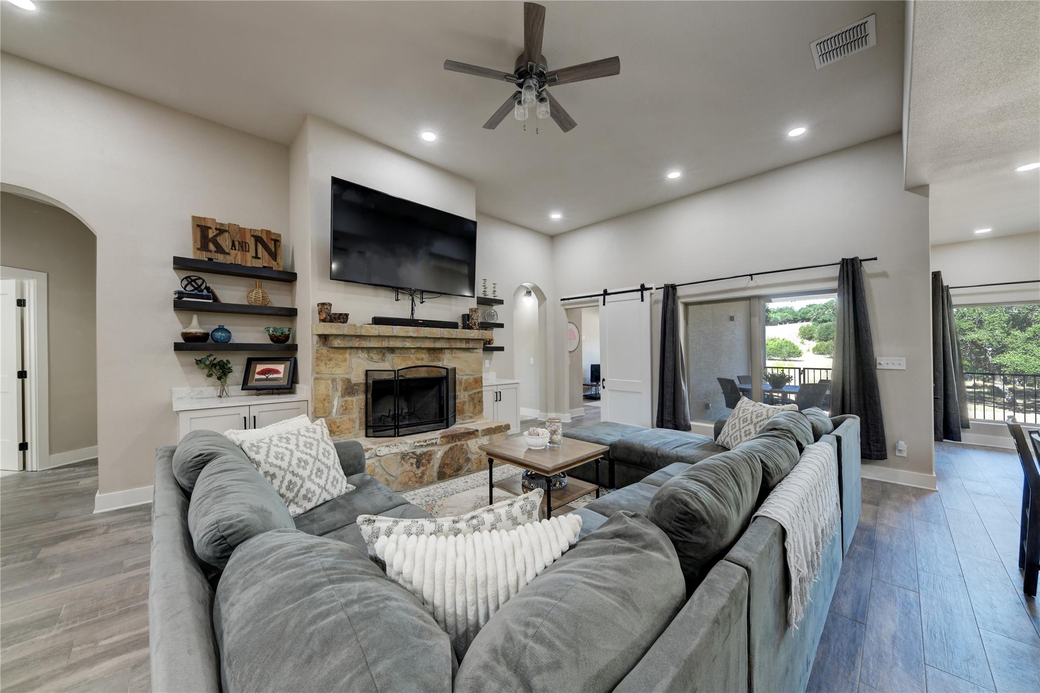 811 Long Meadow