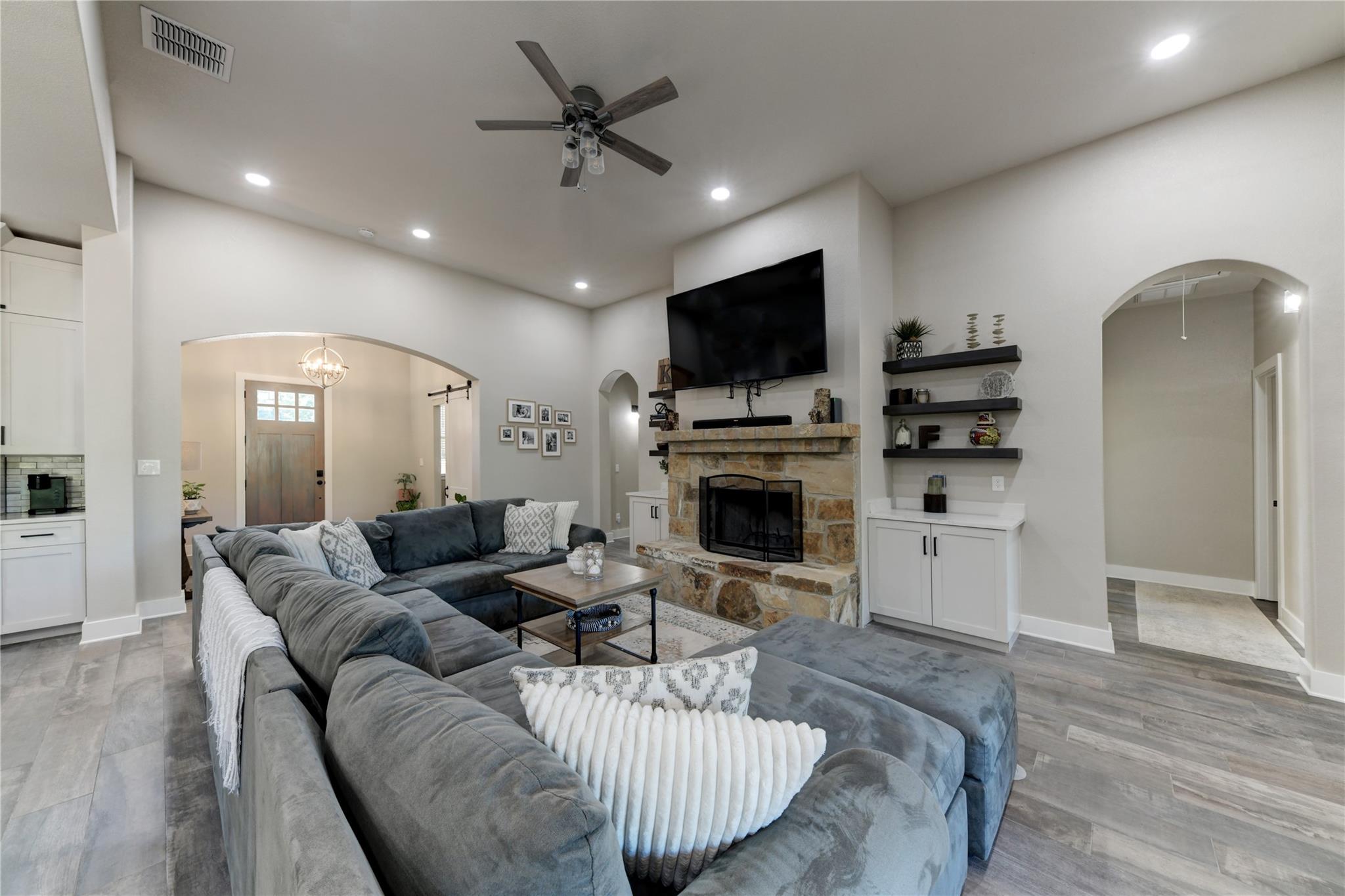 811 Long Meadow