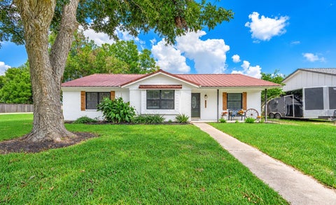 Photo of 1403 Avenue F, Danbury, TX 77534 (MLS # 73418050)