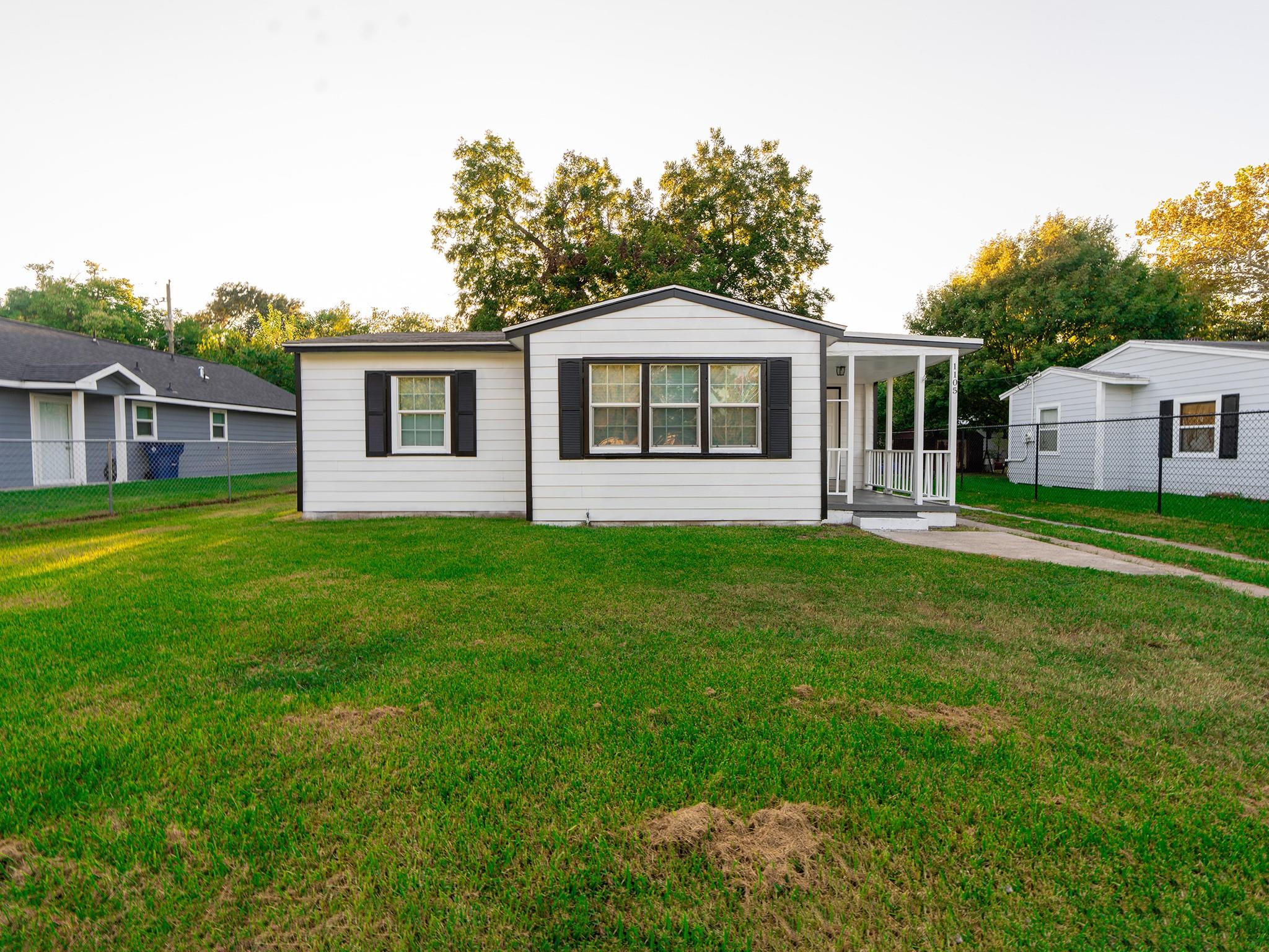 1105 N 11th 1/2 Street N