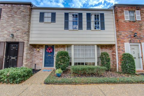 Photo of 6343 Briar Rose Drive #142, Houston, TX 77057 (MLS # 5615470)