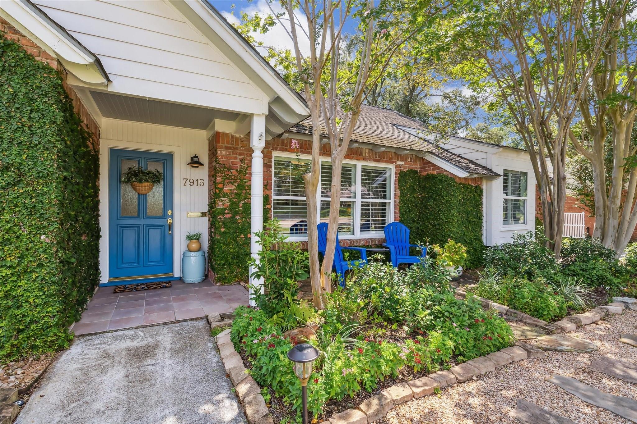 7915 Meadowvale Drive
