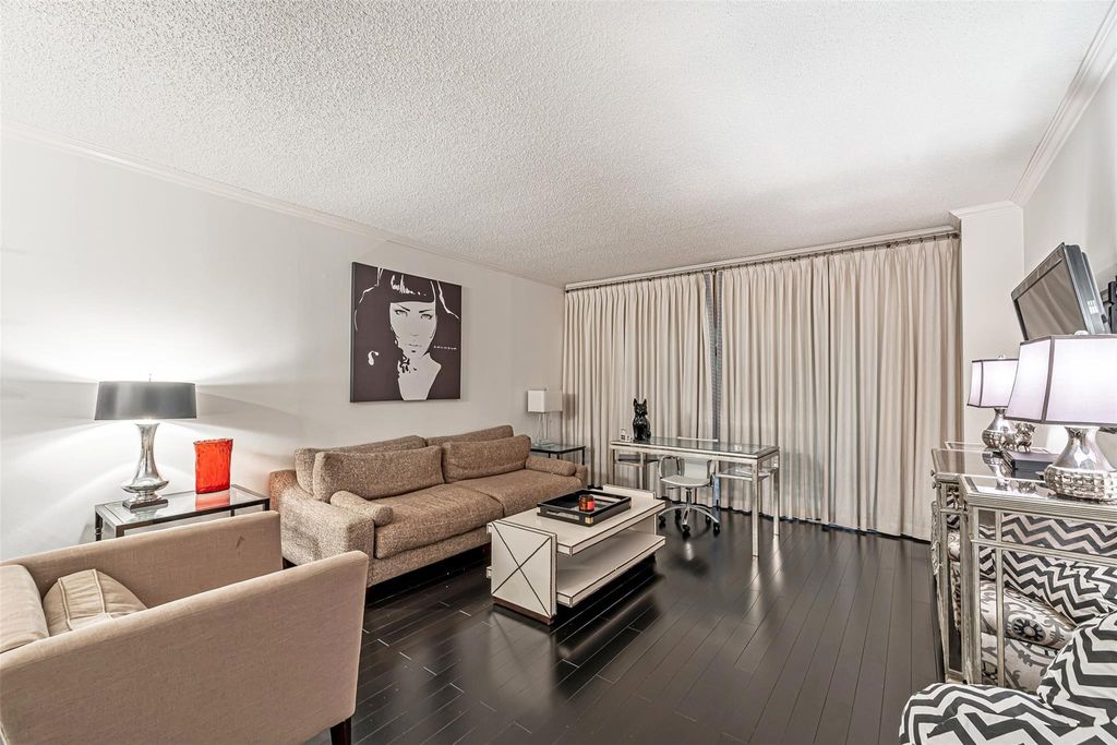 Photo of 661 Bering Drive #404, Houston, TX 77057 (MLS # 56958733)