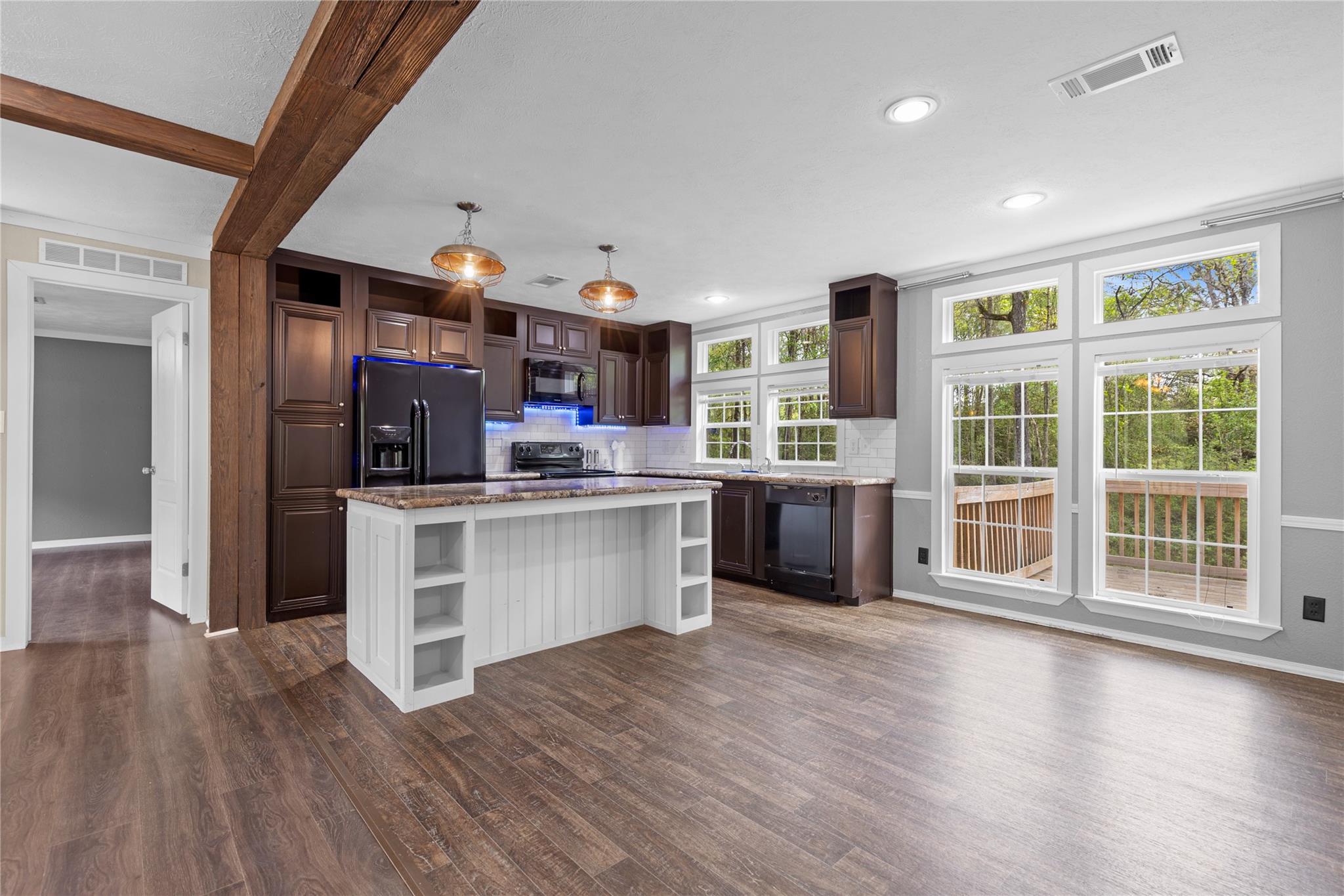 141 Leaning Oak Drive