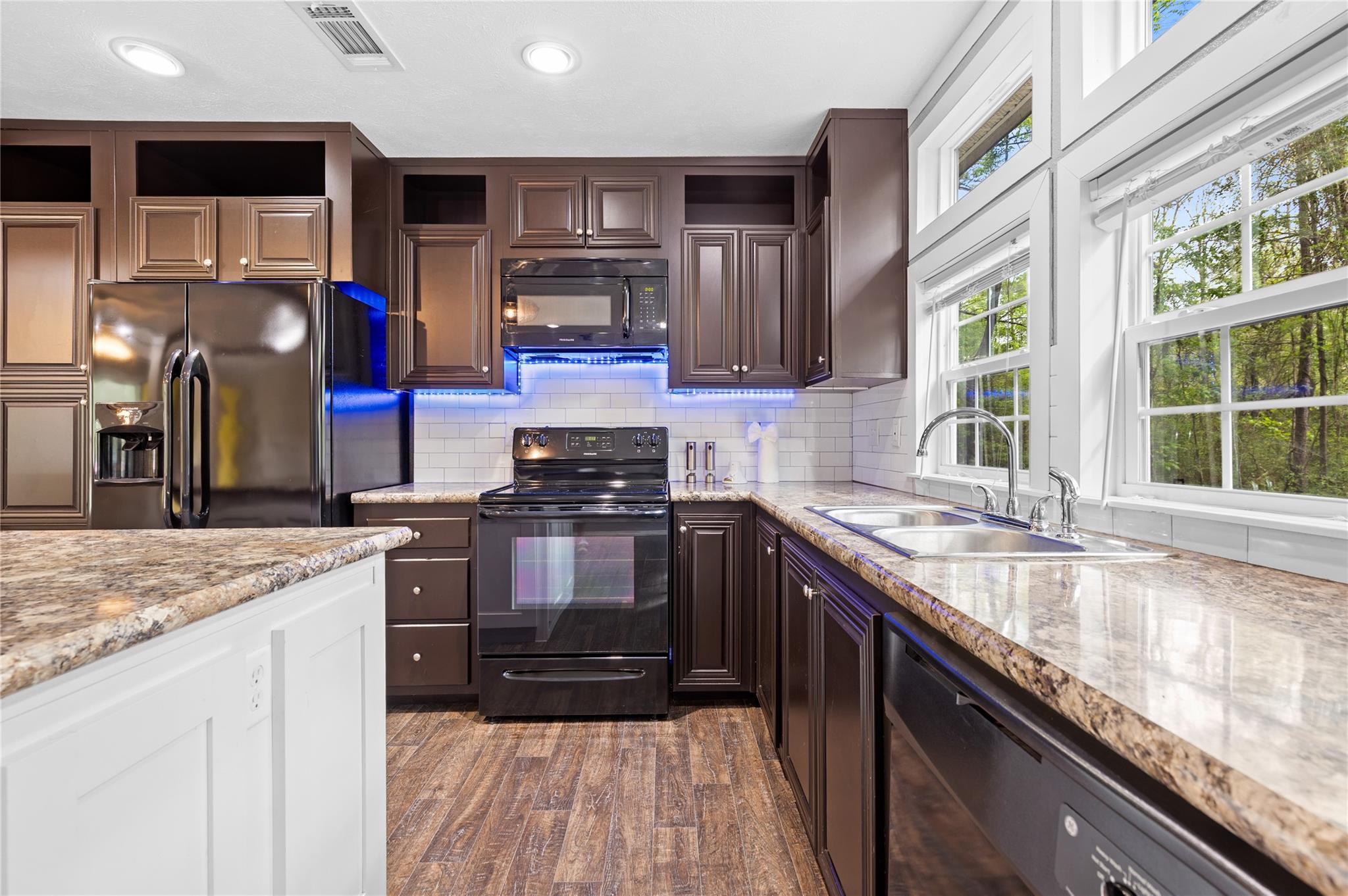 141 Leaning Oak Drive