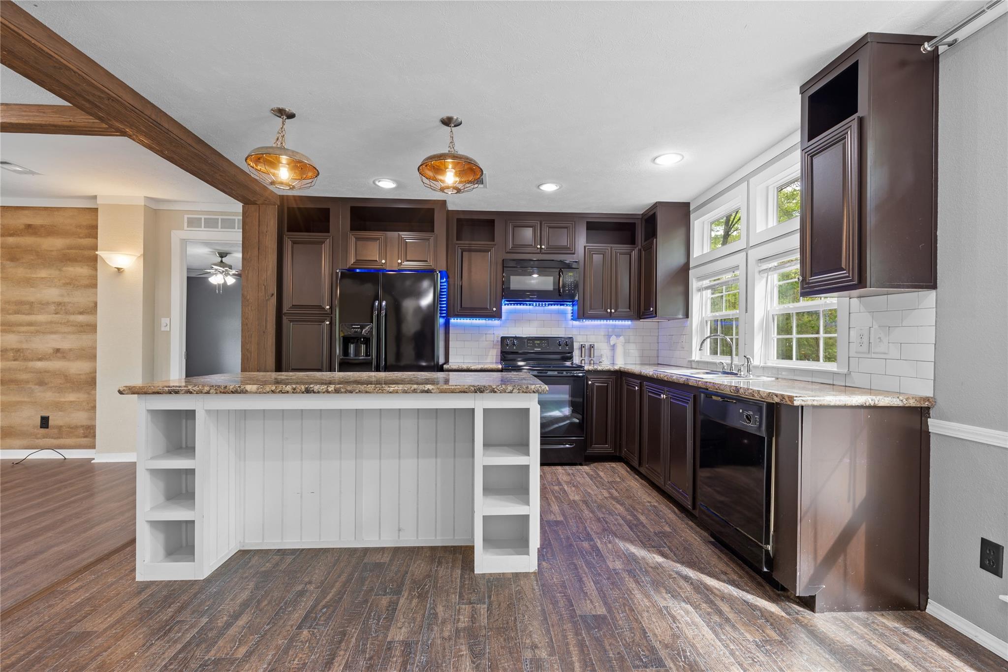 141 Leaning Oak Drive