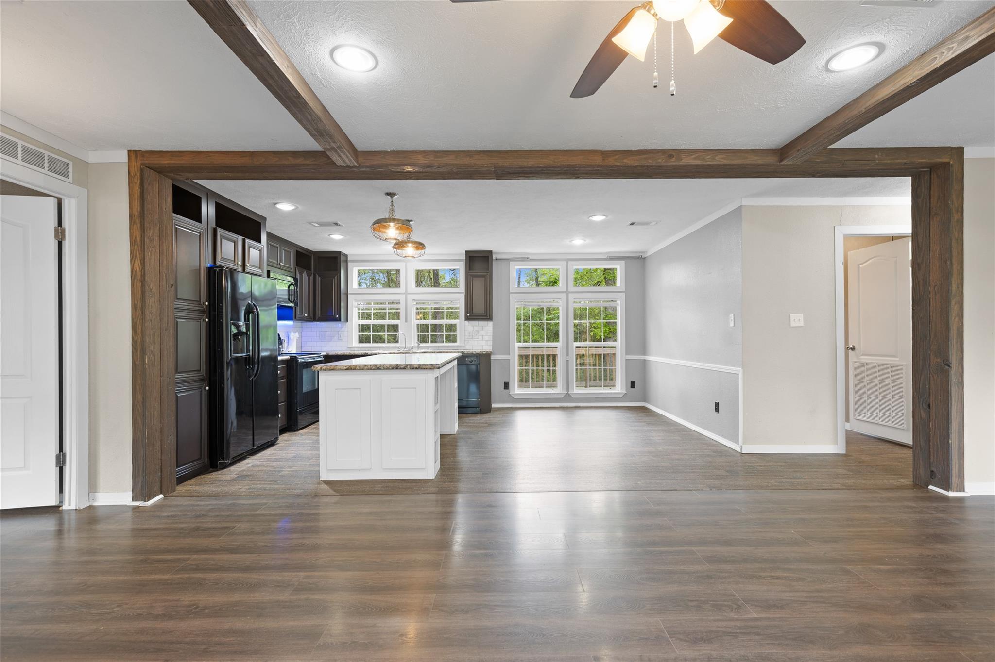 141 Leaning Oak Drive