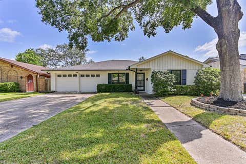 Photo of 15711 Sea Liner Drive, Houston, TX 77062 (MLS # 10192025)