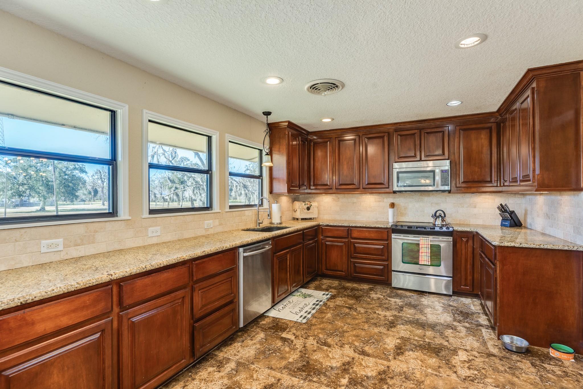 504 W Highway 332 W