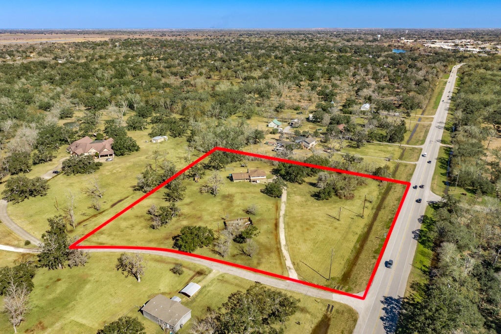Photo of 504 W Highway 332 W, Lake Jackson, TX 77566 (MLS # 36683632)