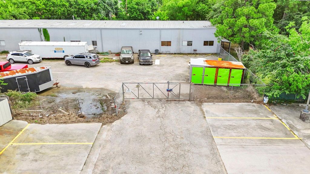 Photo of 17513 El Camino Real Real, Houston, TX 77058 (MLS # 46146596)