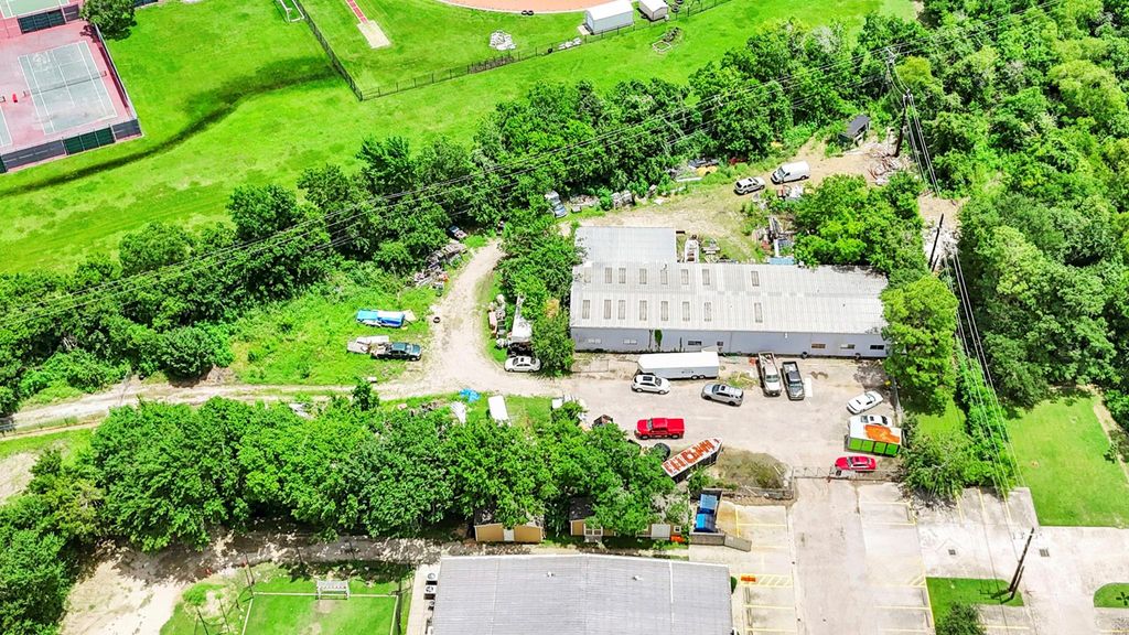 Photo of 17513 El Camino Real Real, Houston, TX 77058 (MLS # 46146596)