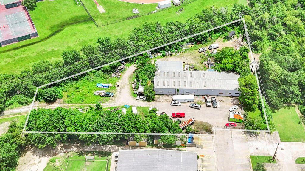 Photo of 17513 El Camino Real Real, Houston, TX 77058 (MLS # 46146596)