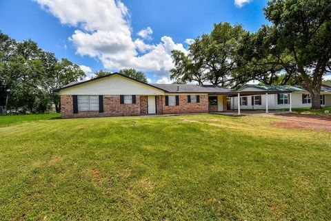 Photo of 235 Hwy 90 E, Sealy, TX 77474 (MLS # 15426341)