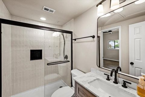 Tiny photo for 154 April Point Drive S, Conroe, TX 77356 (MLS # 18195456)
