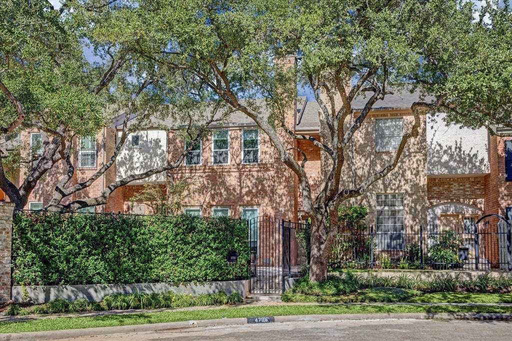 Photo of 4706 Post Oak Timber Drive, Houston, TX 77056 (MLS # 41136120)