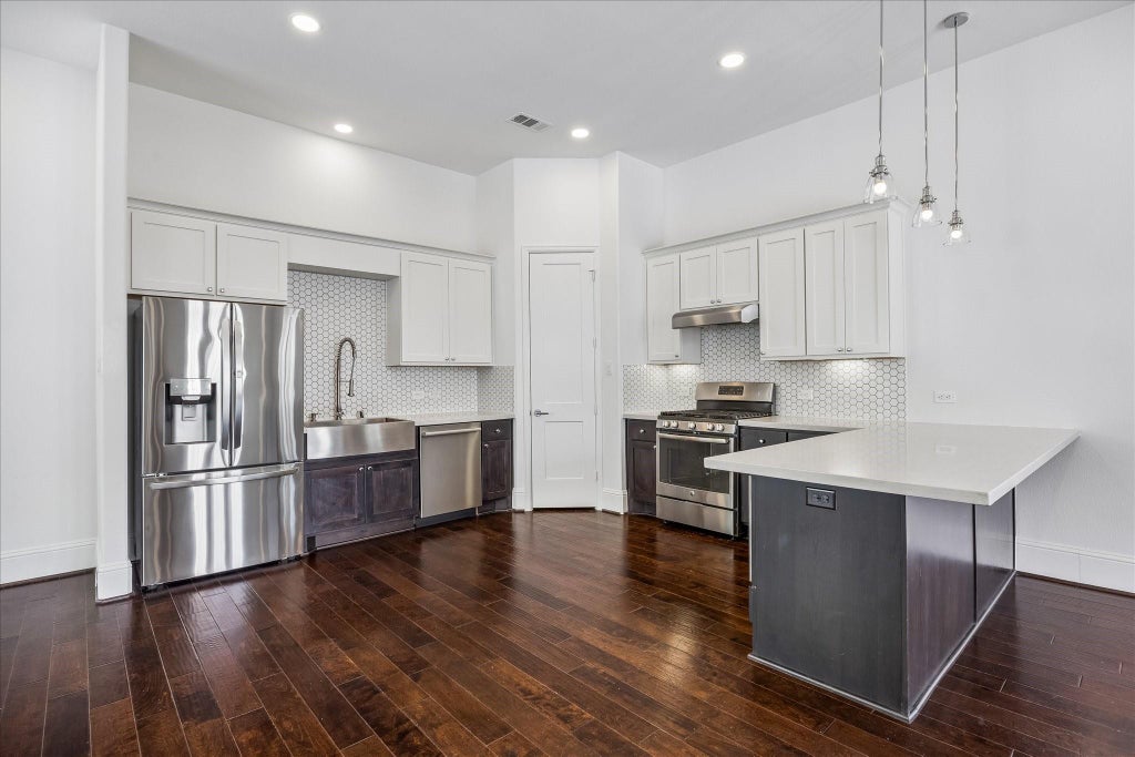 Photo of 104 W Drew Street, Houston, TX 77006 (MLS # 39645742)