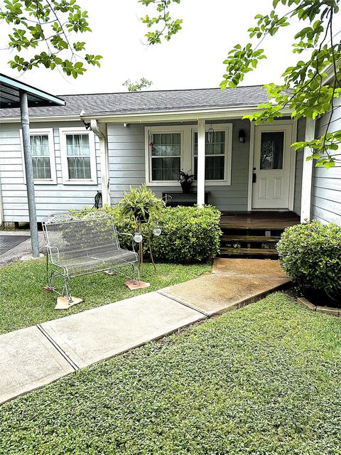 Photo of 828 Robinson Road, La Porte, TX 77571 (MLS # 9491131)