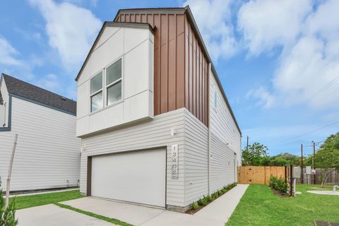 Photo of 13402 Sombrero Cay Drive, Houston, TX 77047 (MLS # 75988920)