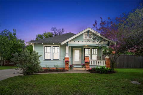 Photo of 907 Clinton Street, Brenham, TX 77833 (MLS # 40301169)