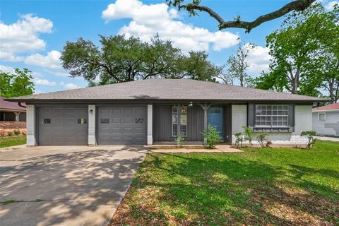 Photo of 1203 Bernard Avenue, Rosenberg, TX 77471 (MLS # 18096879)