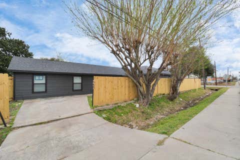 Tiny photo for 262 De Boll Street, Houston, TX 77022 (MLS # 47208270)