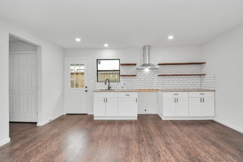 Tiny photo for 262 De Boll Street, Houston, TX 77022 (MLS # 47208270)