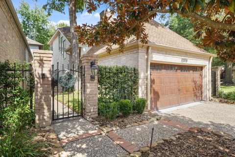Photo of 12979 Kingsbridge Lane, Houston, TX 77077 (MLS # 55571181)