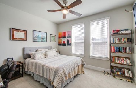 Tiny photo for 243 W 27th Street, Houston, TX 77008 (MLS # 70493221)