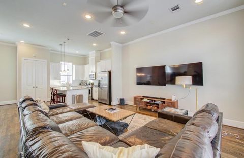 Tiny photo for 243 W 27th Street, Houston, TX 77008 (MLS # 70493221)