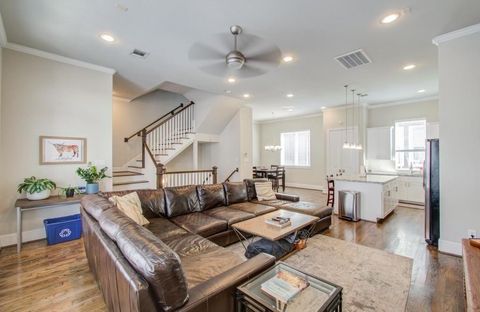 Tiny photo for 243 W 27th Street, Houston, TX 77008 (MLS # 70493221)