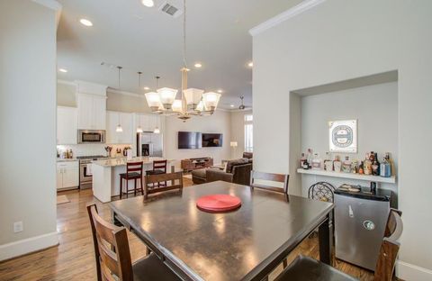 Tiny photo for 243 W 27th Street, Houston, TX 77008 (MLS # 70493221)