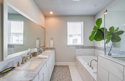 Tiny photo for 243 W 27th Street, Houston, TX 77008 (MLS # 70493221)