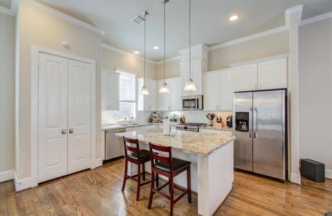 Tiny photo for 243 W 27th Street, Houston, TX 77008 (MLS # 70493221)