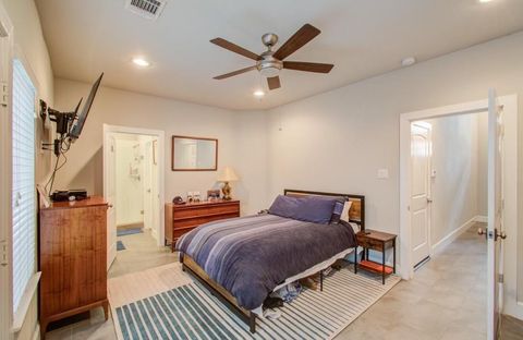 Tiny photo for 243 W 27th Street, Houston, TX 77008 (MLS # 70493221)