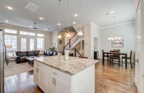 Tiny photo for 243 W 27th Street, Houston, TX 77008 (MLS # 70493221)