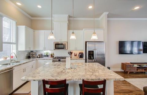 Tiny photo for 243 W 27th Street, Houston, TX 77008 (MLS # 70493221)