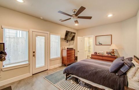 Tiny photo for 243 W 27th Street, Houston, TX 77008 (MLS # 70493221)