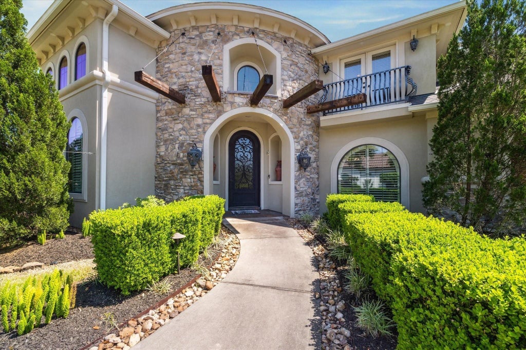 Photo of 53 New Oak Trail, Kingwood, TX 77346 (MLS # 43637523)