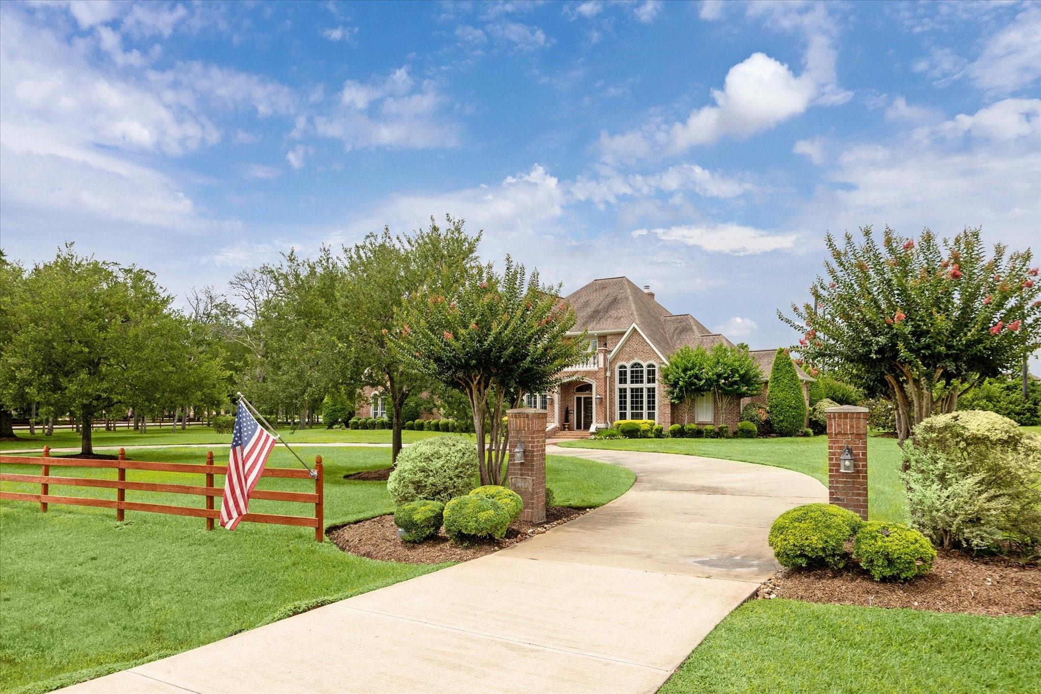 4903 Shiloh Lake Drive