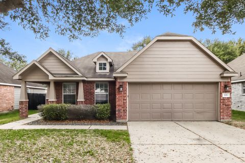 Photo of 308 Broken Pine Court, Conroe, TX 77304 (MLS # 42428703)