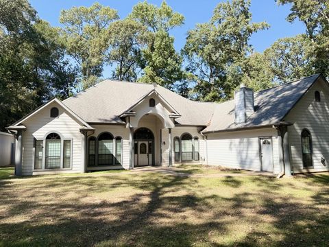 Photo of 175 Hilltop Dr, Crockett, TX 75835 (MLS # 32914384) Photo of 175 Hilltop Dr, Crockett, TX 75835 (MLS # 32914384)