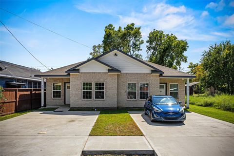 Photo of 426 New Hampshire Street #A, Houston, TX 77029 (MLS # 64198973)