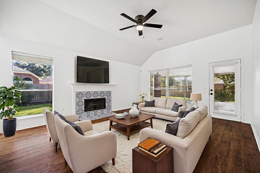 Photo of 1315 Terrace View Drive Dr, Sugar Land, TX 77479 (MLS # 30784019)