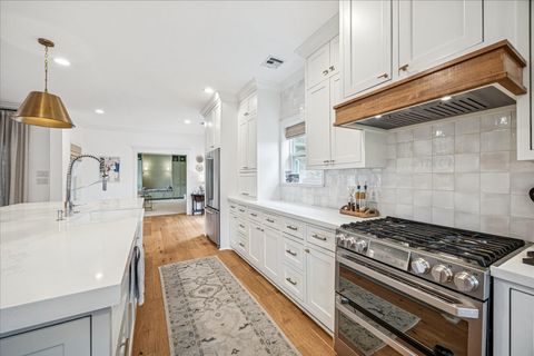 Tiny photo for 810 Silvergate Drive, Houston, TX 77079 (MLS # 39425799)